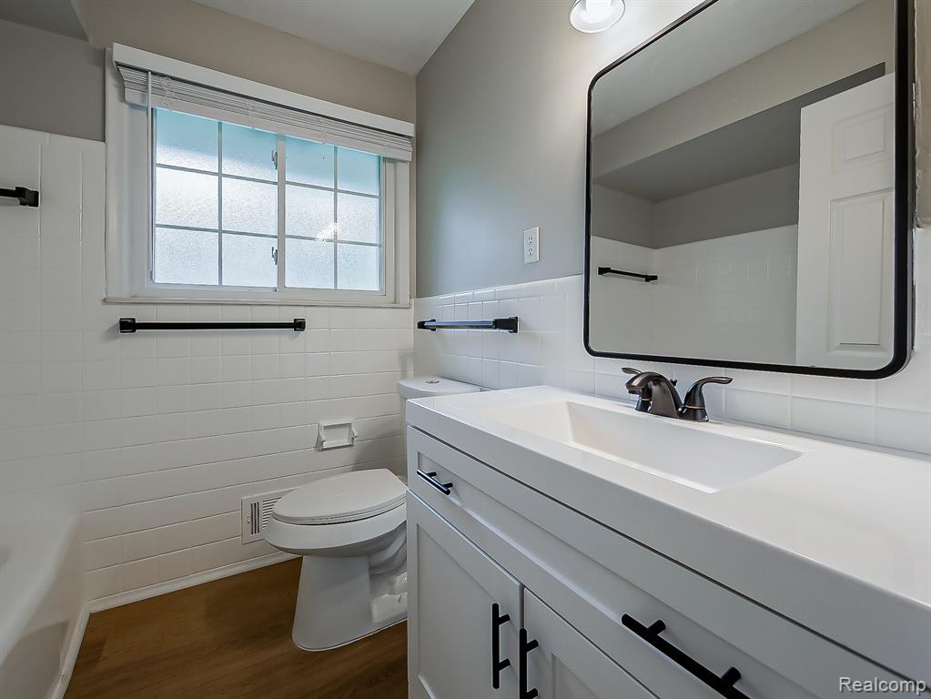 22854 Lingemann Street