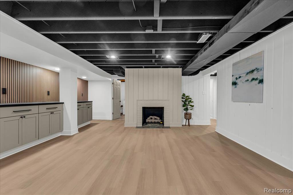 2406 Benjamin Avenue