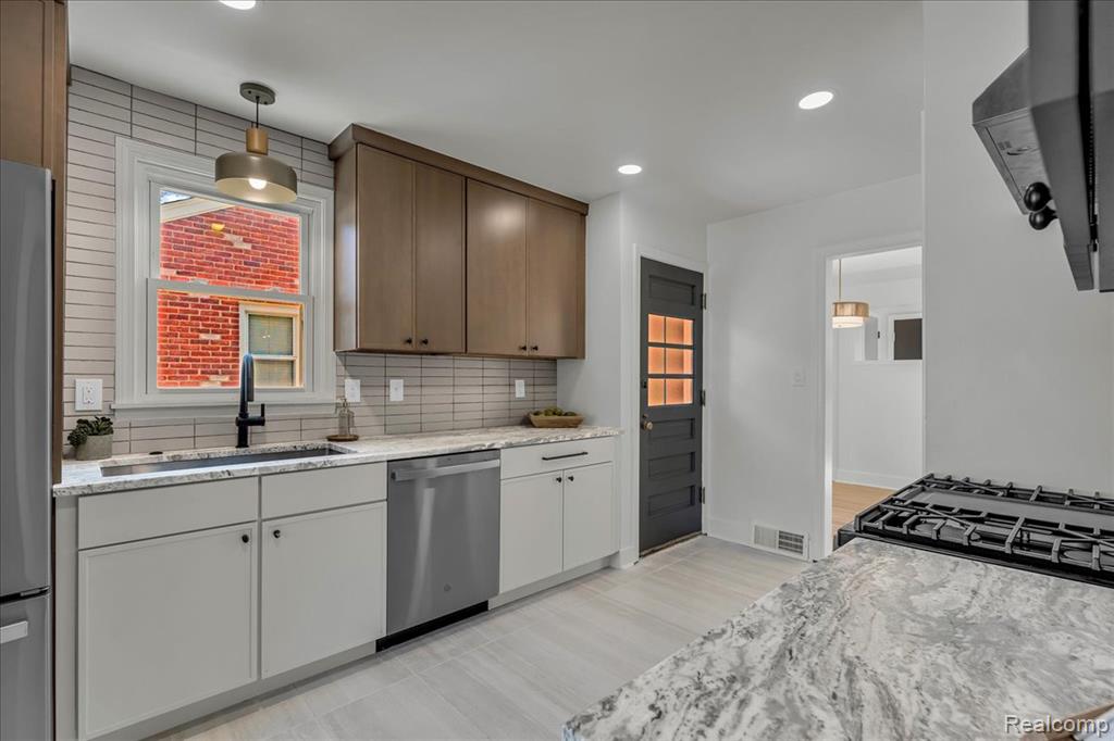 2406 Benjamin Avenue