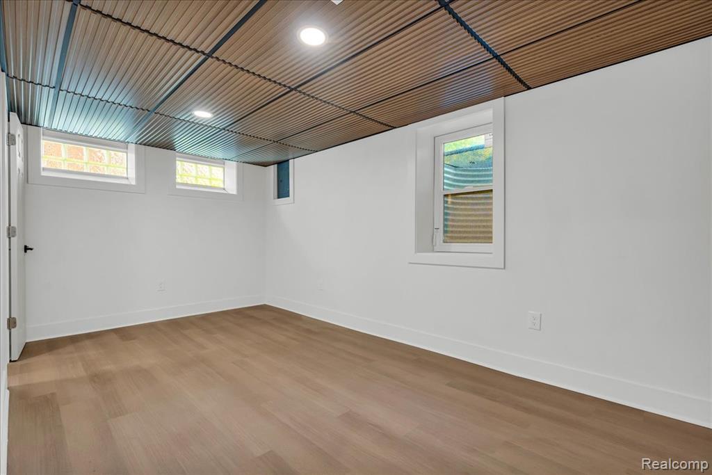 2406 Benjamin Avenue