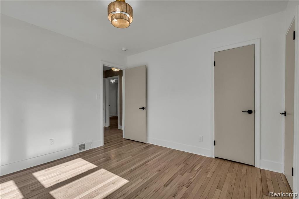 2406 Benjamin Avenue