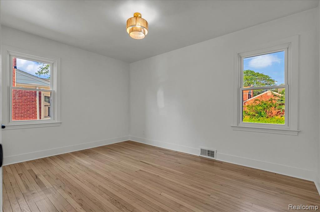 2406 Benjamin Avenue