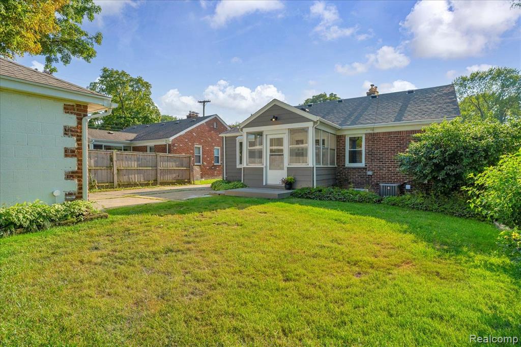 2406 Benjamin Avenue