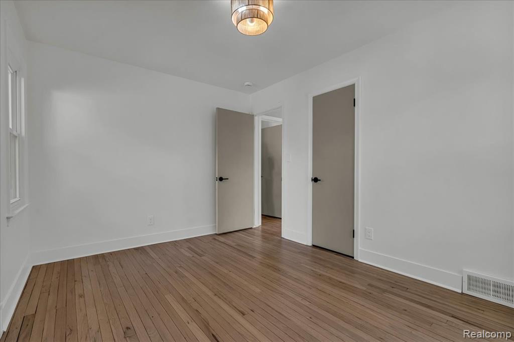 2406 Benjamin Avenue