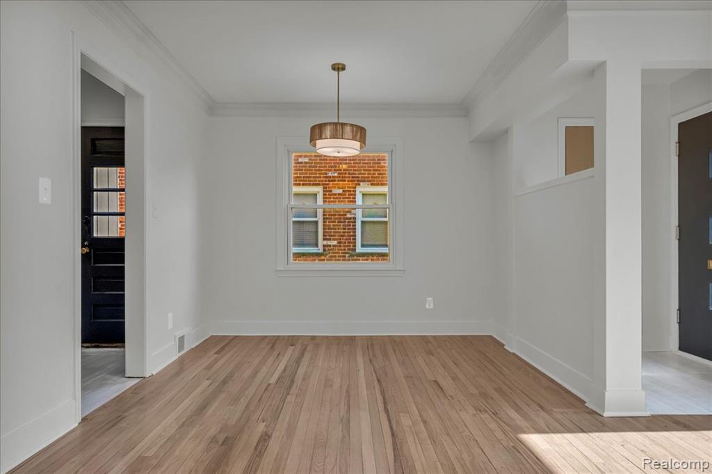 2406 Benjamin Avenue