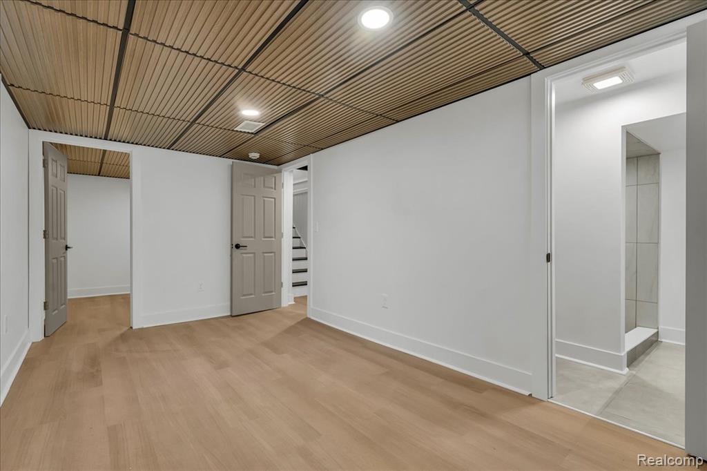 2406 Benjamin Avenue