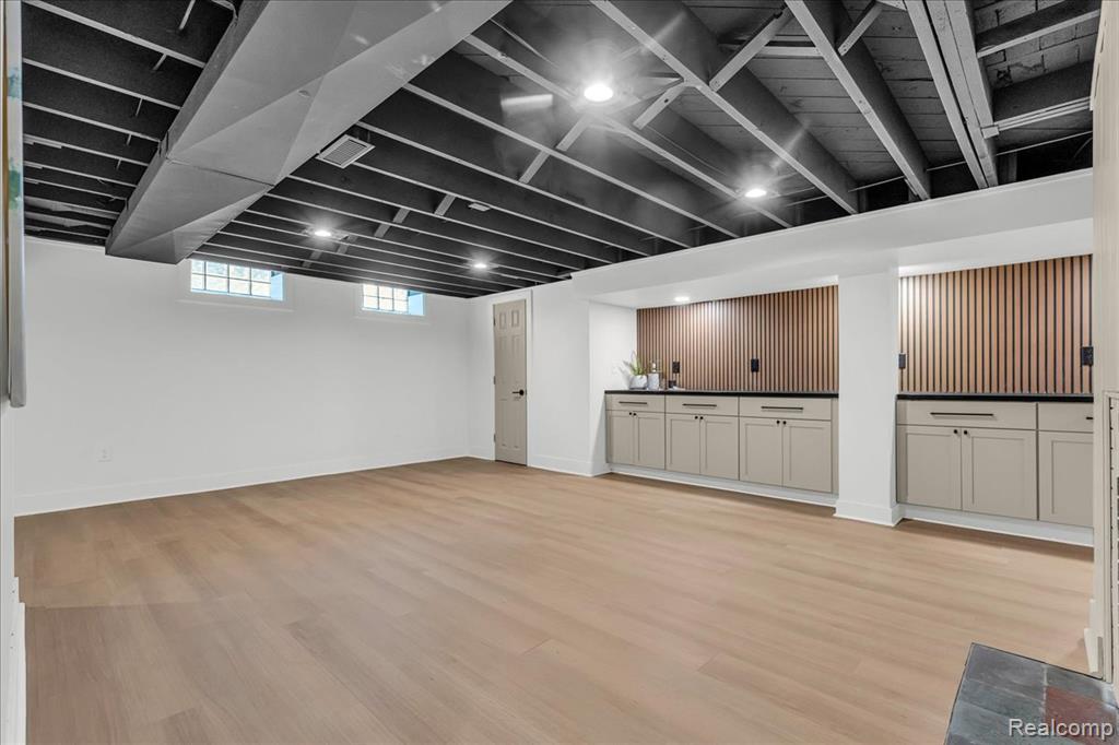 2406 Benjamin Avenue