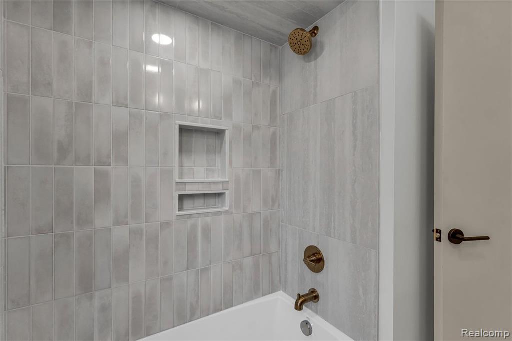 2406 Benjamin Avenue