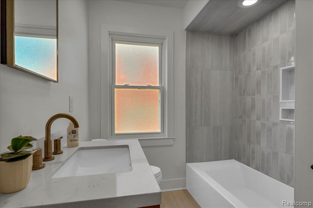 2406 Benjamin Avenue