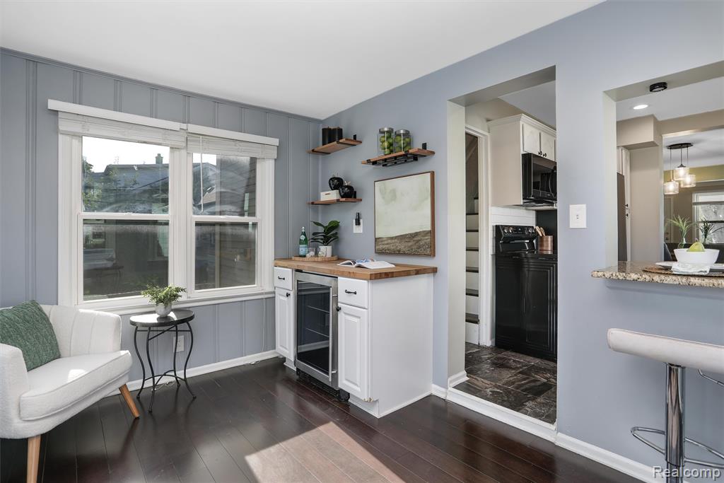 1627 W Hazelhurst Street