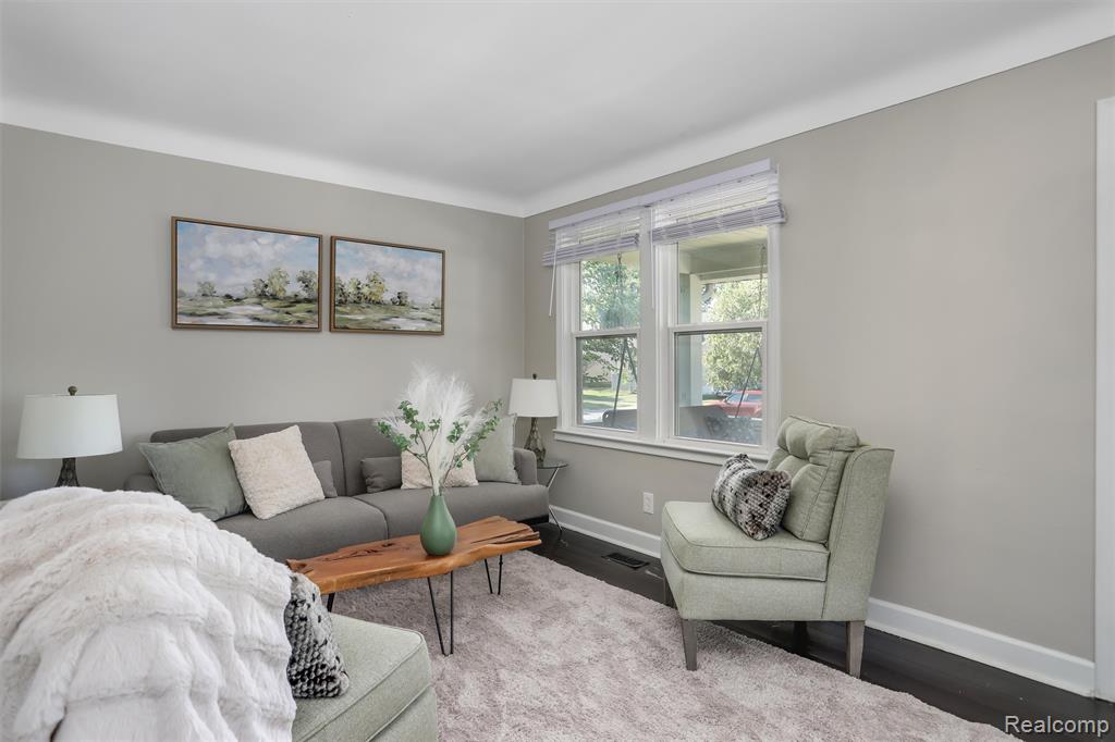 1627 W Hazelhurst Street