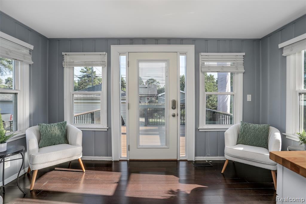 1627 W Hazelhurst Street