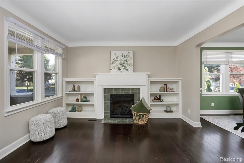 1627 W Hazelhurst Street