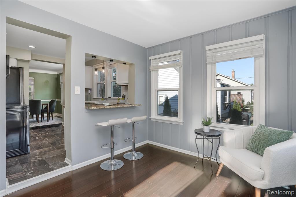 1627 W Hazelhurst Street