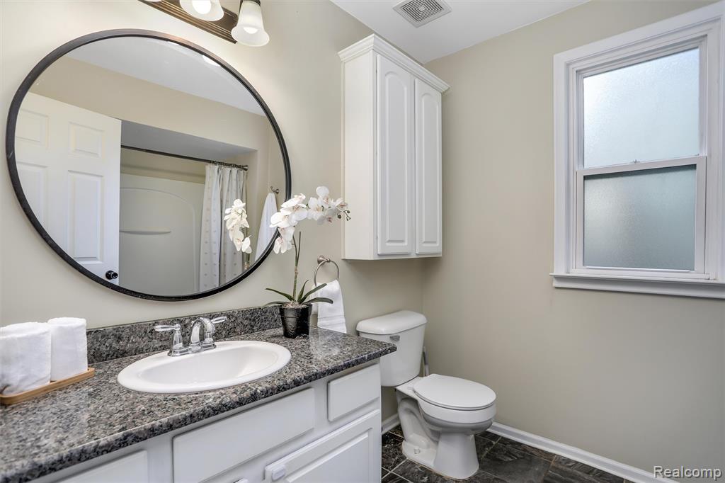 1627 W Hazelhurst Street