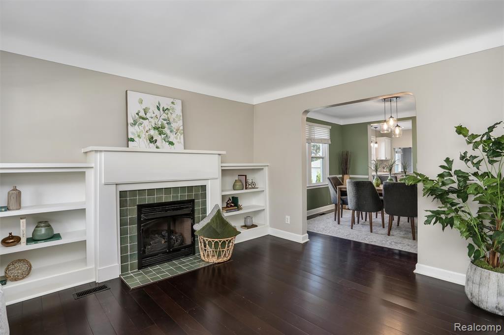 1627 W Hazelhurst Street