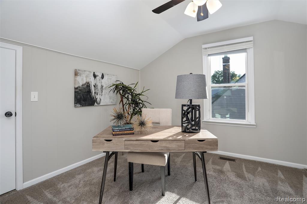 1627 W Hazelhurst Street