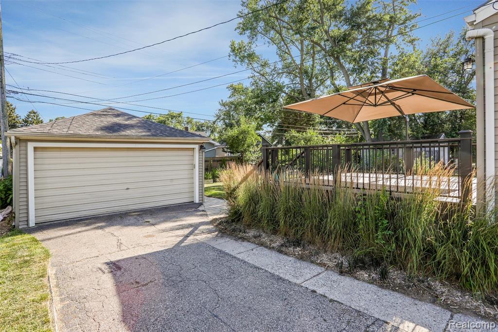 1627 W Hazelhurst Street