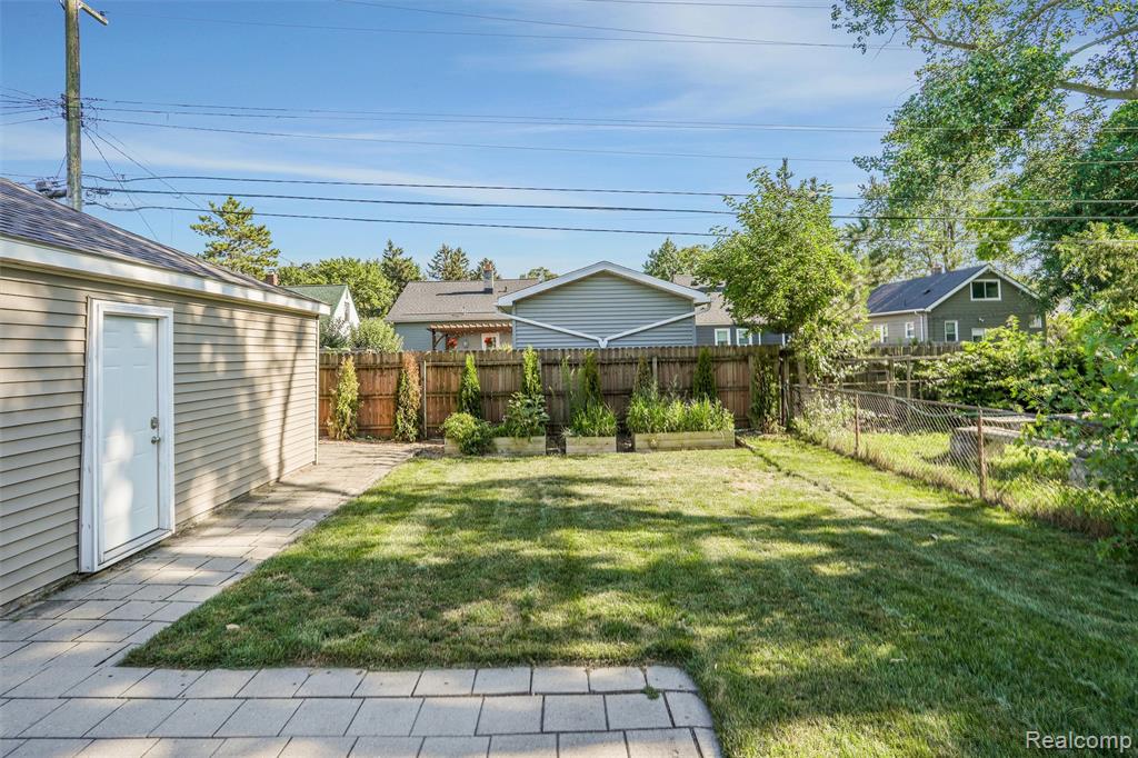 1627 W Hazelhurst Street