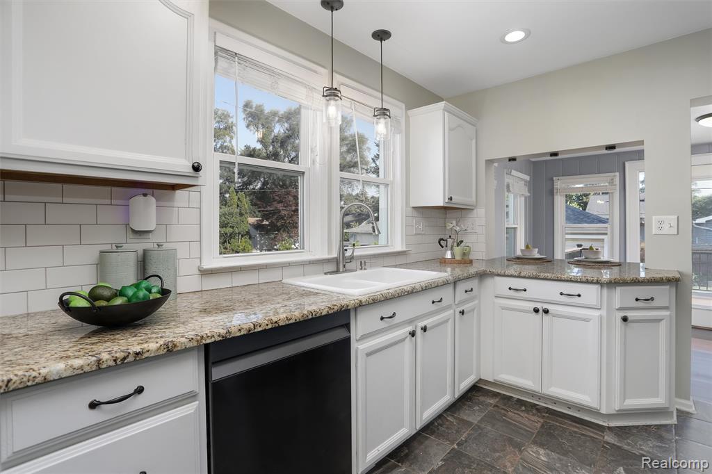 1627 W Hazelhurst Street