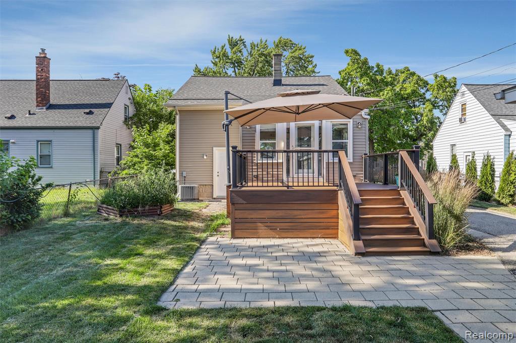 1627 W Hazelhurst Street