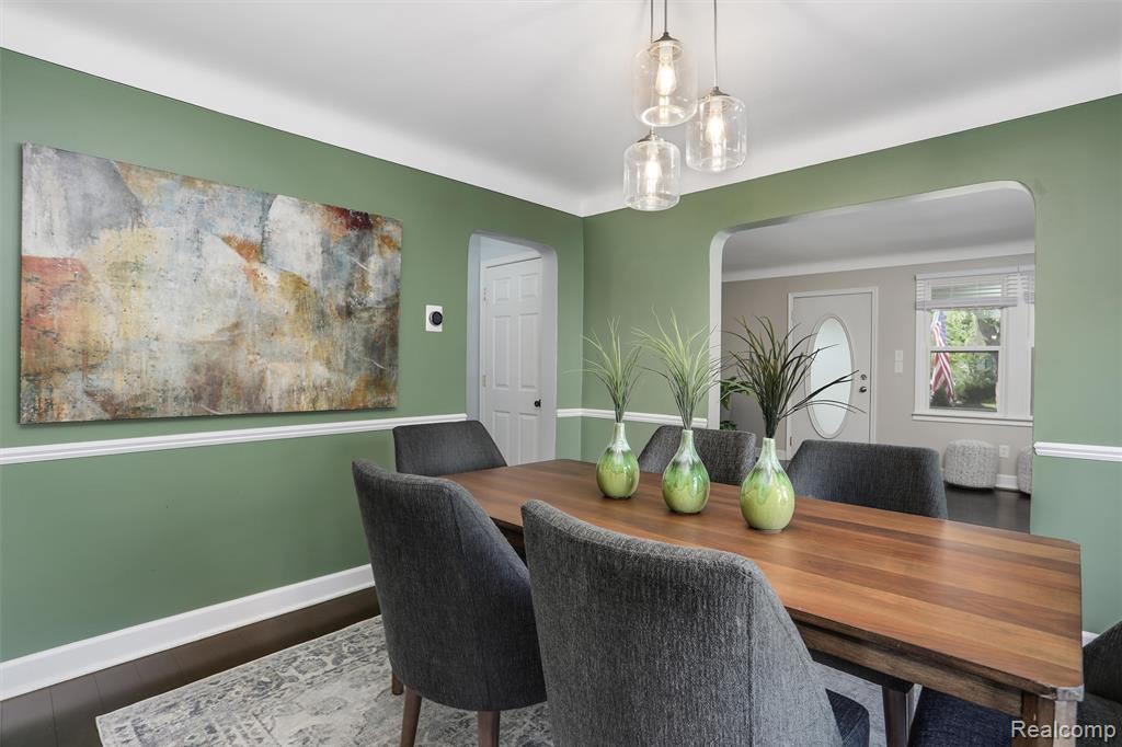 1627 W Hazelhurst Street