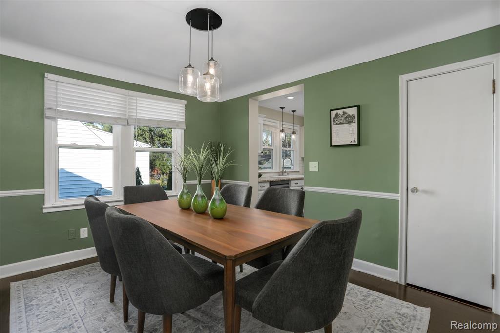 1627 W Hazelhurst Street