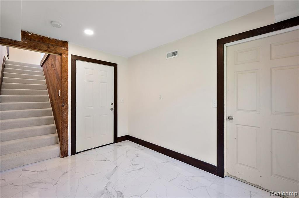 174 W Hollister Street