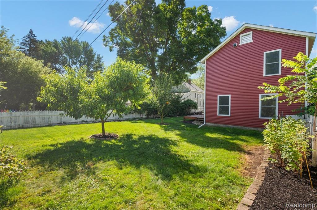 174 W Hollister Street