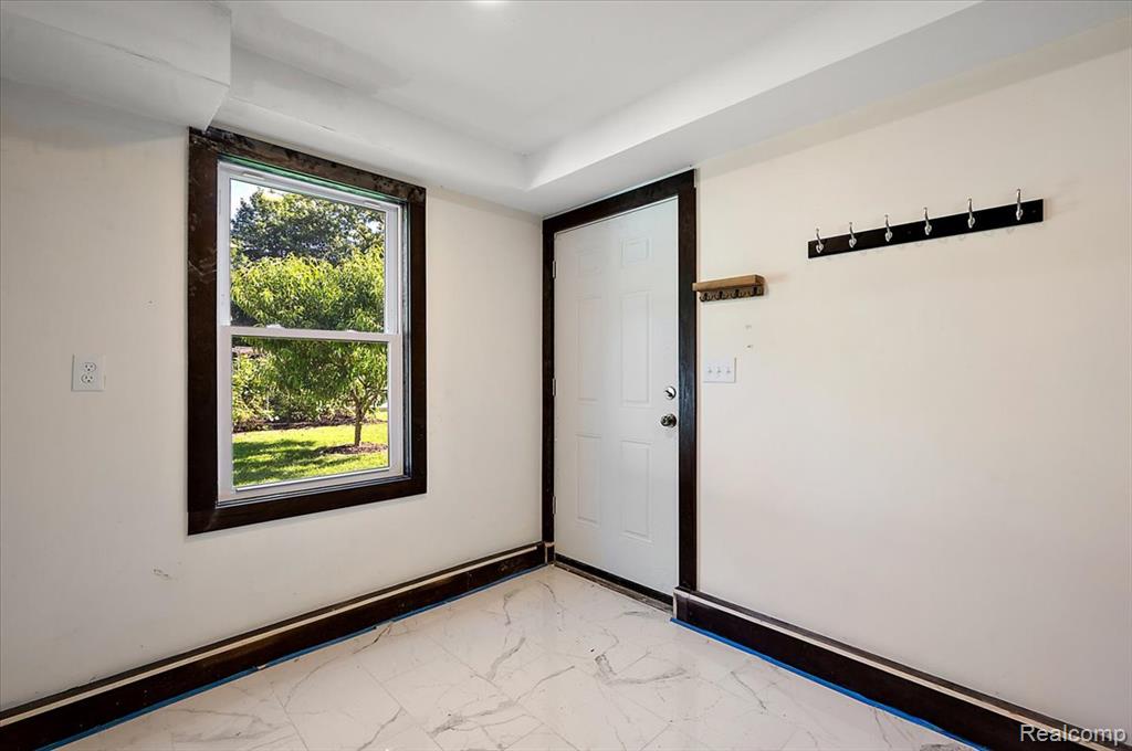 174 W Hollister Street