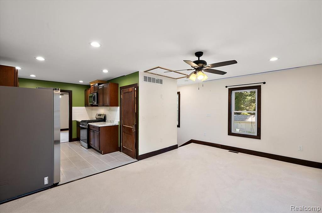 174 W Hollister Street