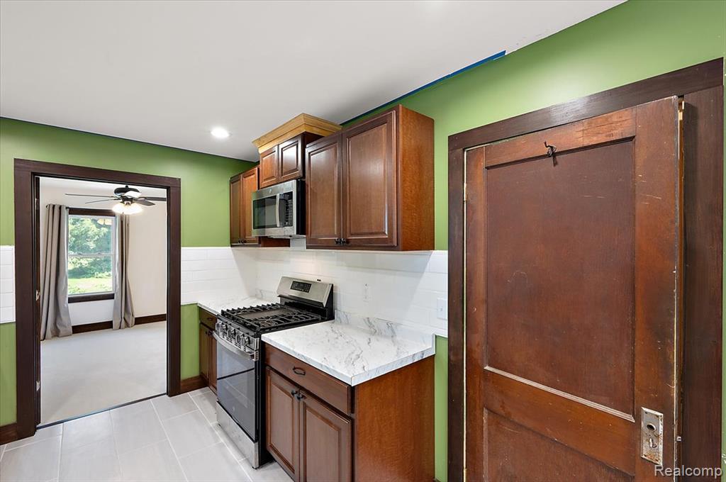 174 W Hollister Street