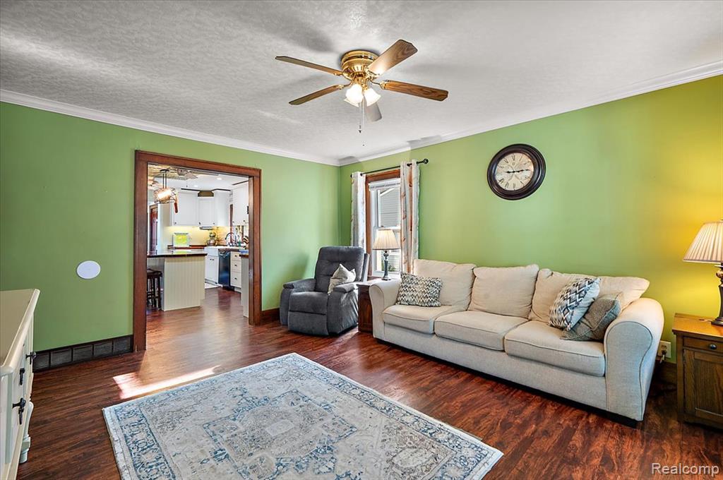 174 W Hollister Street