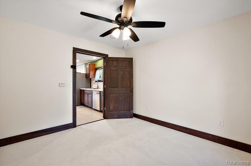 174 W Hollister Street