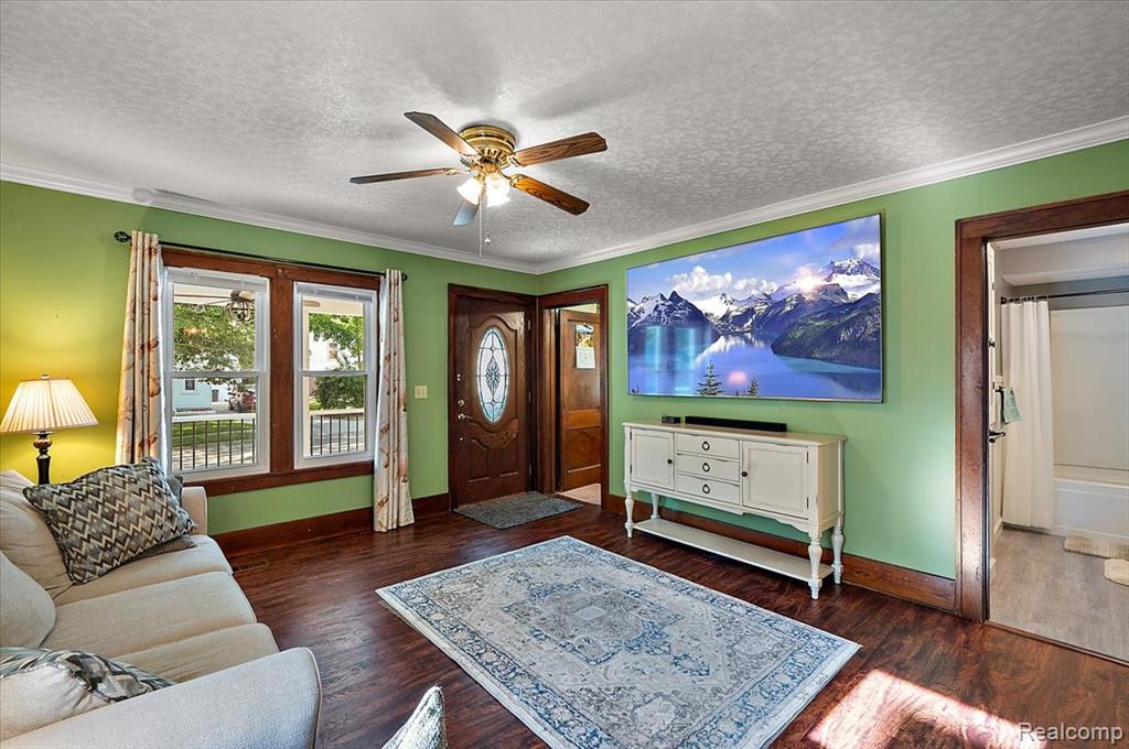 174 W Hollister Street