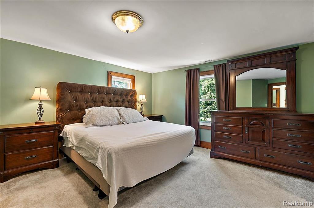 174 W Hollister Street