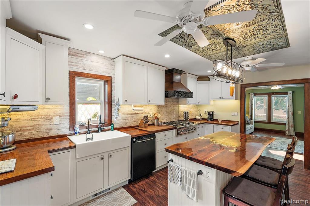 174 W Hollister Street