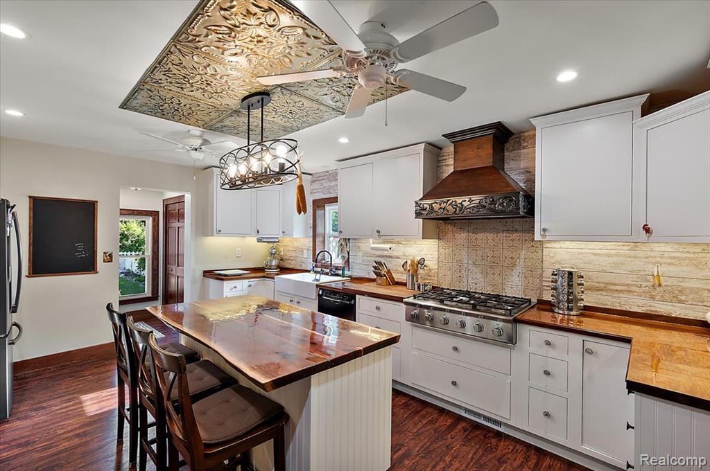 174 W Hollister Street