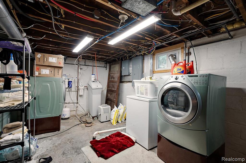 174 W Hollister Street