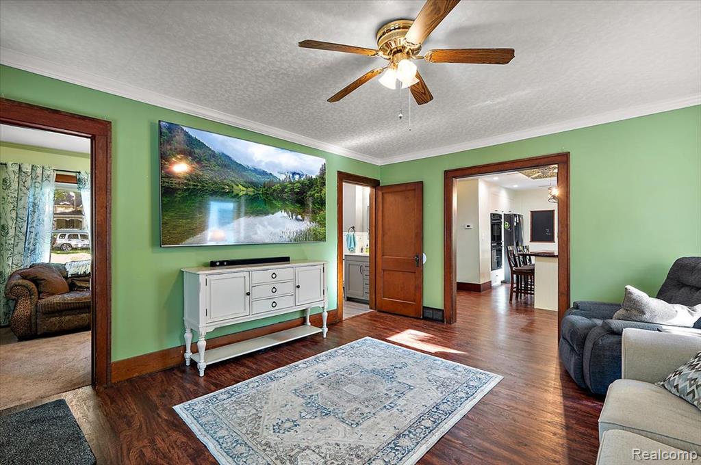 174 W Hollister Street