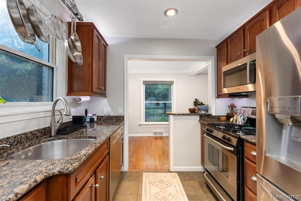 1823 Humphrey Avenue