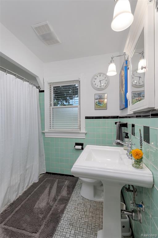 1823 Humphrey Avenue