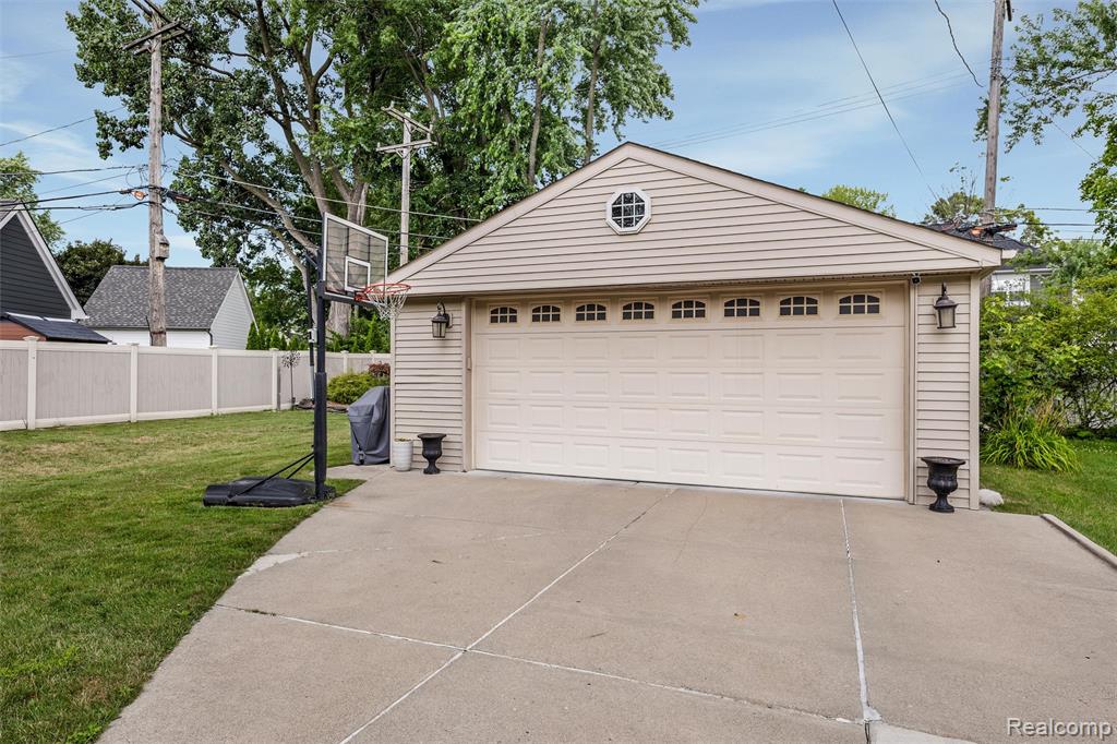 1823 Humphrey Avenue