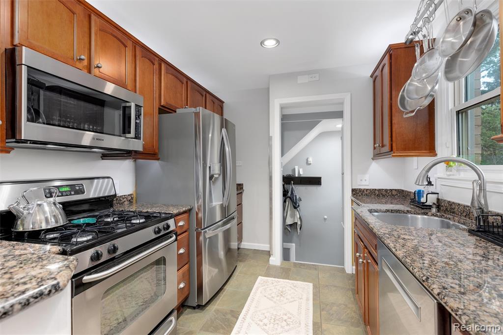 1823 Humphrey Avenue