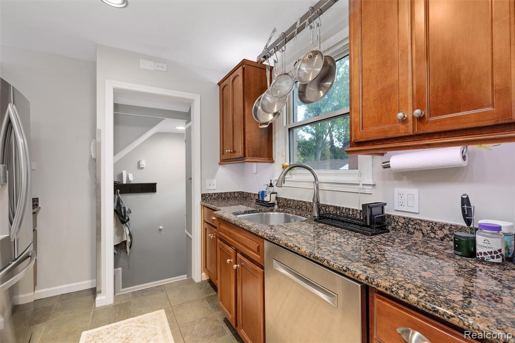 1823 Humphrey Avenue