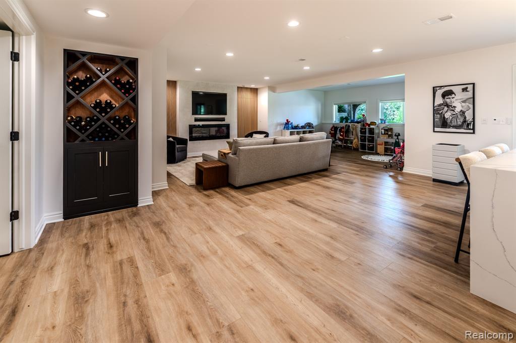 1367 Addington Court