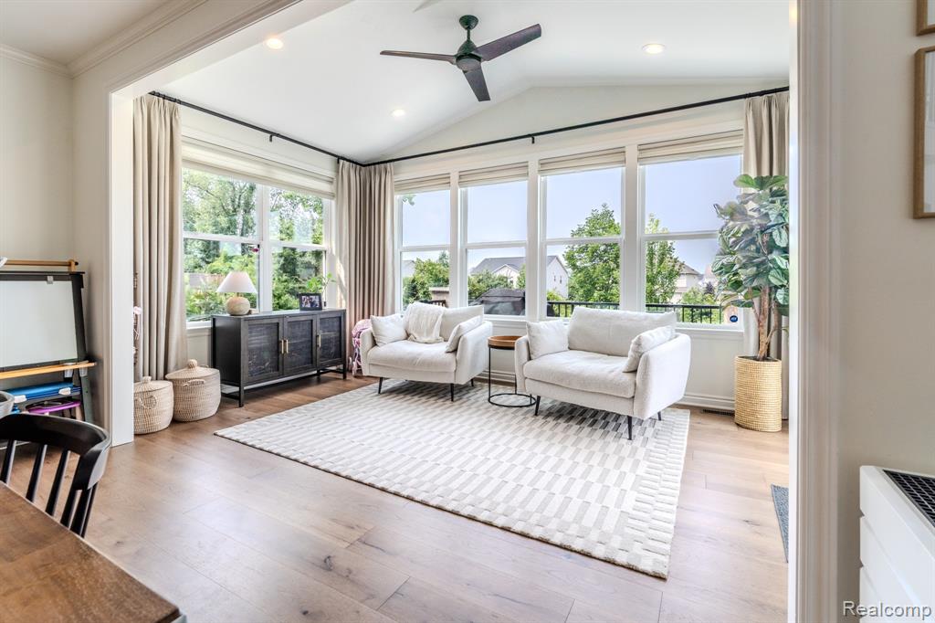 1367 Addington Court