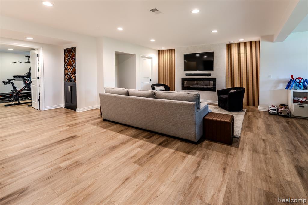 1367 Addington Court