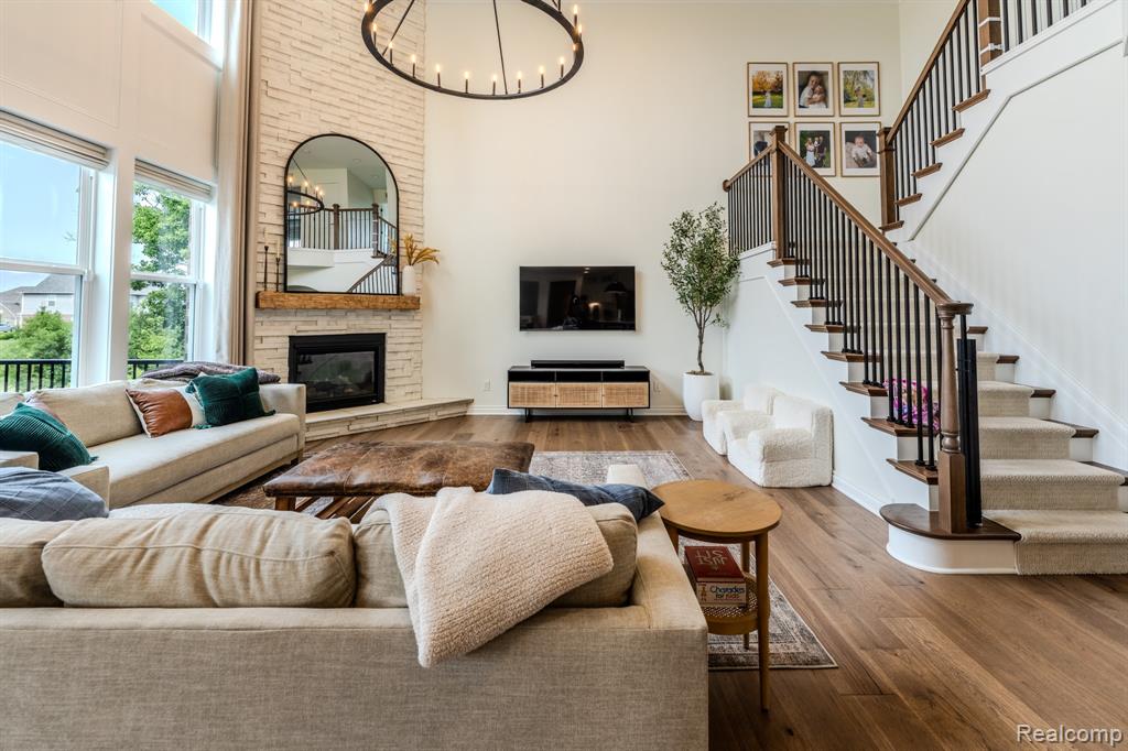 1367 Addington Court