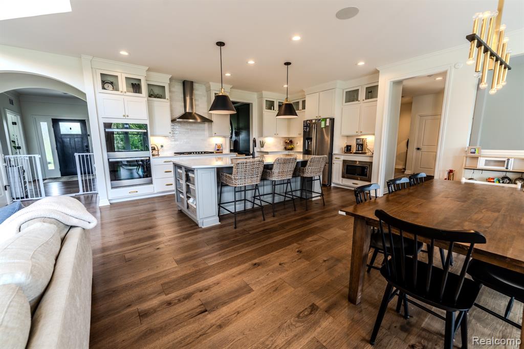 1367 Addington Court